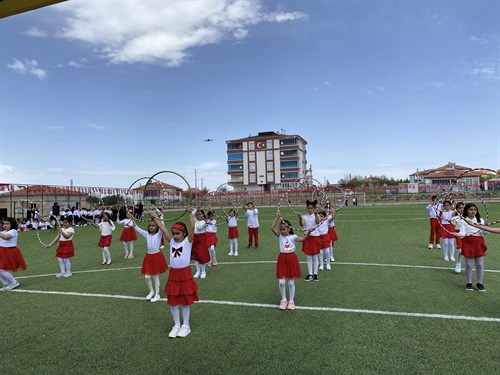 "ÇOCUKLAR GÜLERSE, DÜNYA GELİR"